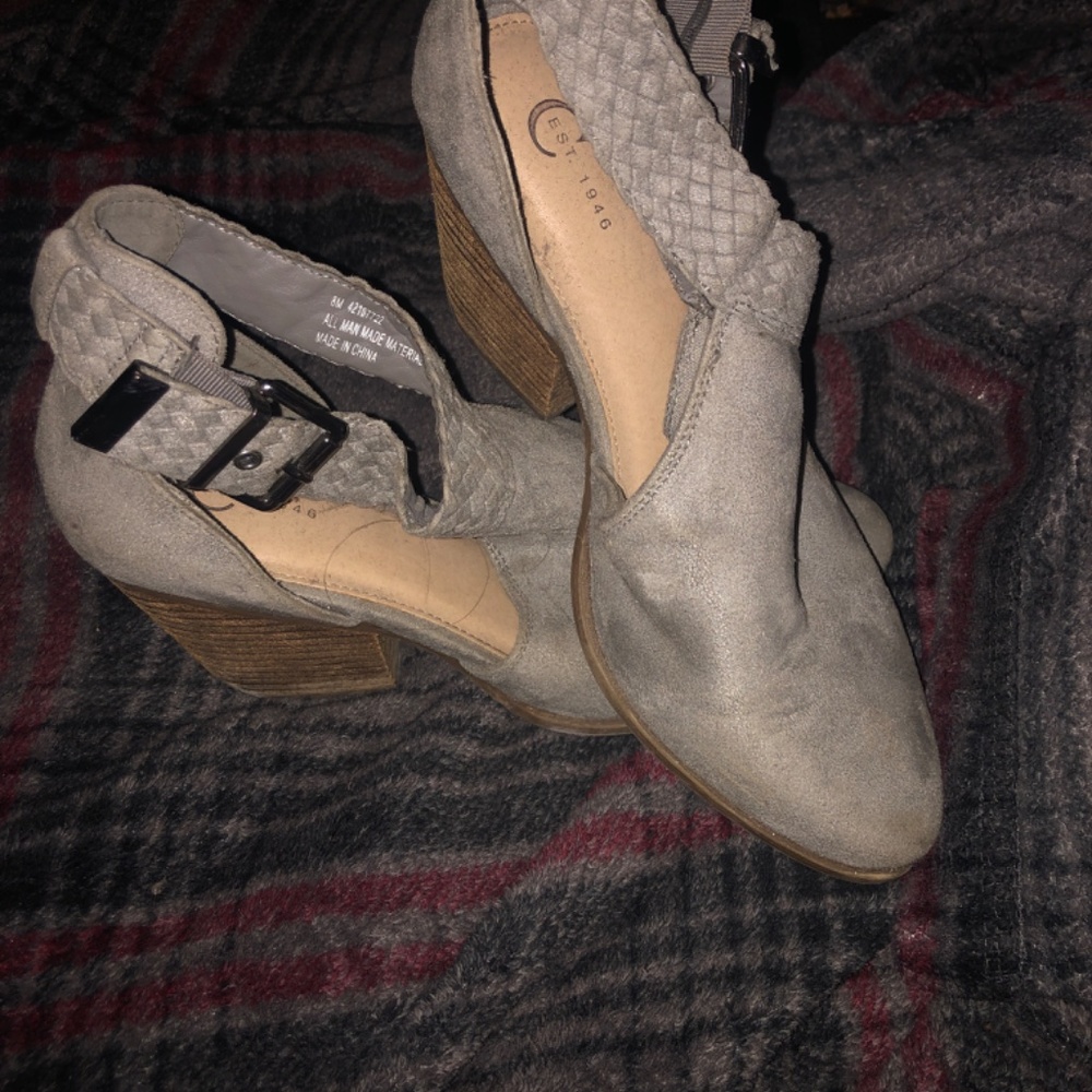 Shoes - Picture 2 of 2